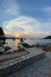 Apartment Strandhaus Sofia - Ferienanlage Bain- Žut - Kornati by Interhome