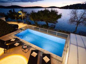 Holiday Home Villa Villa Branka direkt am Strand by Interhome
