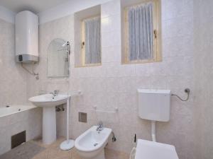 Apartment für 4 Personen ca- 80 m² in Split- Dalmatien - Gespanschaft Split-Dalmatien by Interhome