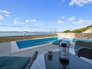 Holiday Home Gemütliches Ferienhaus in Vinišće mit Privatem Pool und Meerblick by Interhome