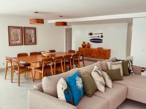 Casa na Ferradura com Piscina Privativa