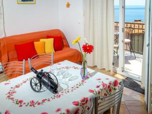 Apartment Wohnung im zweiten Stock mit Balkonen by Interhome