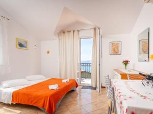 Apartment Wohnung im zweiten Stock mit Balkonen by Interhome