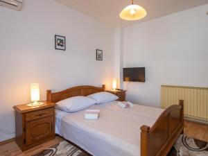 Holiday Home Apartment Kuna by Interhome