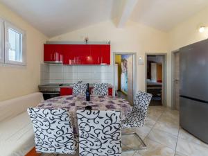 Apartment Apartment mit drei Schlafzimmern- Whirlpool und Meerblick by Interhome