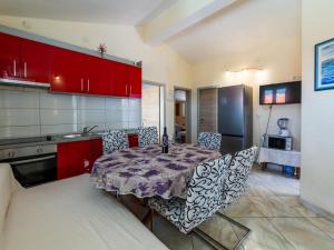 Apartment Apartment mit drei Schlafzimmern- Whirlpool und Meerblick by Interhome