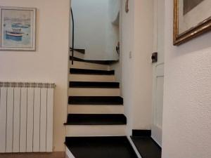 Apartment Villa in der Stadt-Privatparkplatz-Garten-6Gäste by Interhome