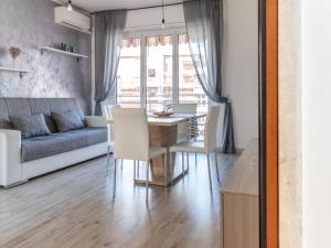 Apartment Wohnung Il Girasole Seeblick by Interhome