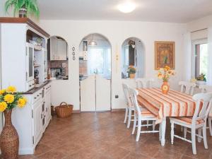 Holiday Home Wohnung mit Garten- Grill und Gemeinschaftspool by Interhome