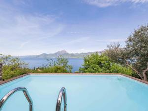 Holiday Home Privater Pool und herrlicher Seeblick by Interhome