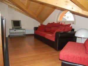 Holiday Home Rustikales Haus in ruhiger Lage mit Seesicht by Interhome