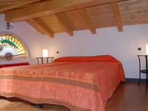 Holiday Home Rustikales Haus in ruhiger Lage mit Seesicht by Interhome