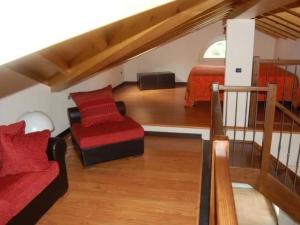 Holiday Home Rustikales Haus in ruhiger Lage mit Seesicht by Interhome