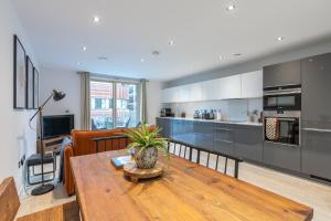 Station View - Modern Flat Near Centre & Station