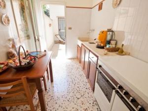 Apartment Torre Venza - Drei-Zimmer-Wohnung Il Baglietto by Interhome