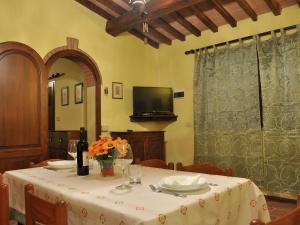 Holiday Home Pfirsichhaus mit Schwimmbad- Jacuzzi und privatem Garten by Interhome