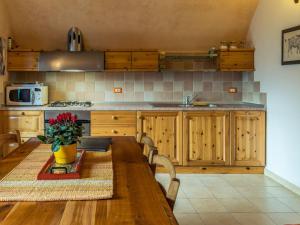 Apartment Wohnung in Riva Di Solto mit Kleinem Garten by Interhome