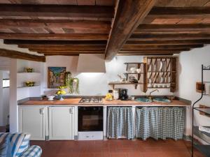 Apartment Zwei-Zimmer-Wohnung La Colombaia mit Garten by Interhome