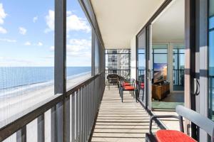 Direct Beachfront Unit - Shores of Madeira #505