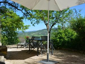 Apartment Anwesen La Casina mit privatem Garten und Grill by Interhome