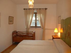 Apartment Unabhaengige Wohnung in Amelia mit Grill und Gar by Interhome