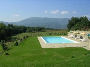 Apartment Rustikale Eleganz mit Blick auf die umbrische Landschaft by Interhome