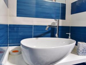 Apartment mit Meerblick und großer Terrasse by Interhome