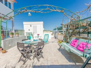 Holiday Home Villa Laura 50 m vom Sandstrand entfernt by Interhome