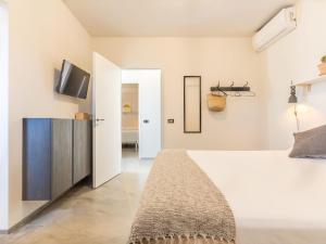 Holiday Home Demetra- moderne Villa mit Pool und Meerblick by Interhome