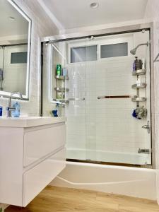 Proper Stays at Melrose Place - West Hollywood Premium G suite