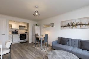 1 Bed Flat In Horsham Town Centre With Free Parking