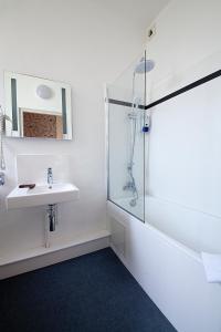 Hotels Hotel Albert Elisabeth Gare SNCF : Chambre Familiale