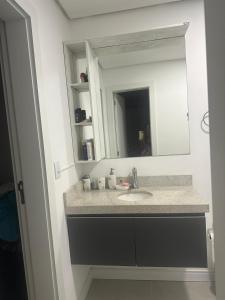 casa arejada em condomínio na praia de atlântida