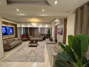 Luxury Shehab street