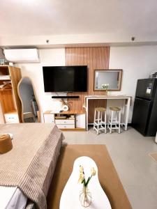 Relax at Miss LakwaChas Space