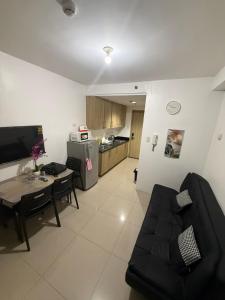 Luxe Condo at MOA