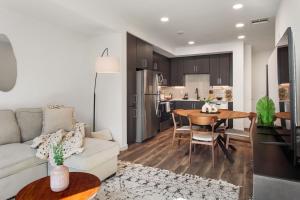 Luxury 1BDR centrally located in Hollywood