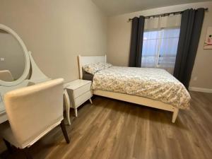 Modern 2BD Apartment with 2 Baths in Alhambra