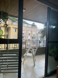 Conforto com varanda em Copacabana! Close to the beach