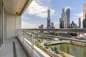 Yarra Edge - River & Skyline Views with Shared Pool