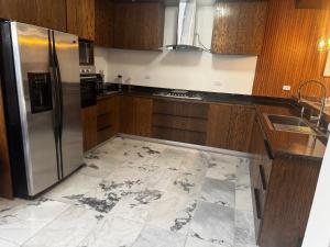 Depto para 5 cerca de aeropuerto Cocina amplia AC