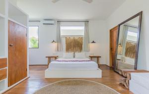 Villa Ubuntu 3BR Pool Ricefield Family&Friends group near Canggu