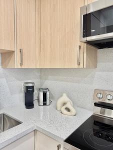 Sapphire Luxury 1BR Plus Sofa Bed Apartment