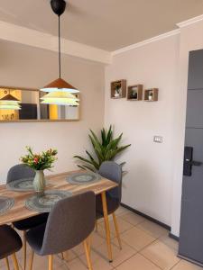 Céntrico Dep con piscina , parking , aire acondicionado