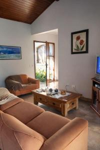 Casa em Condomínio em Ubatuba a 100m da Praia Grande