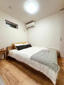 天下茶屋徒歩圏内 花園町駅徒歩3分 難波 梅田に直通 トイレと浴室付き まるまる貸切 部屋35平 203室