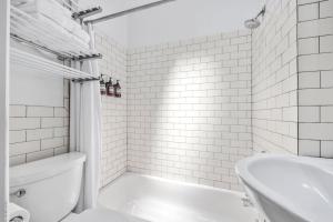 The West Village Penthouse Huge Windows Desk Skylights Cobblestone Street