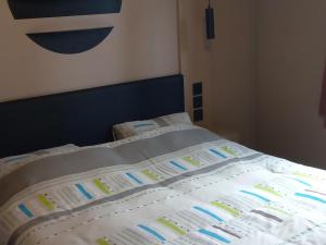 Chalet Confortable avec Clim et Parc 2 Chambres - FR-1-783-50