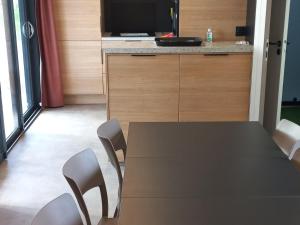 Chalet Confortable avec Clim et Parc 2 Chambres - FR-1-783-50