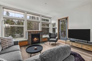 Tranquil Condo In The Trees Spacious 2Bd Hot Tub & Pool
